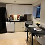 Cosy, Modern Near The Center