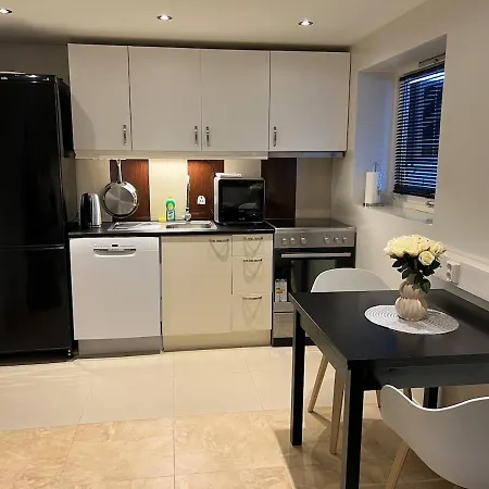 Cosy, Modern Near The Center