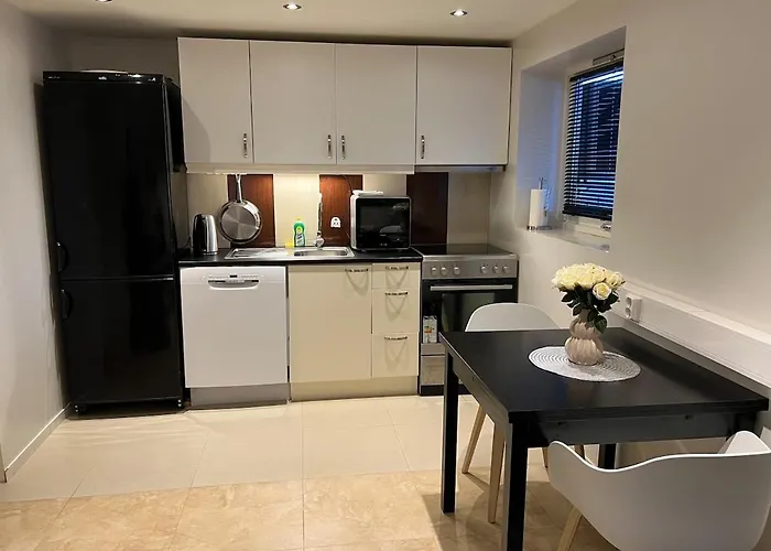 Cosy, Modern Near The Center